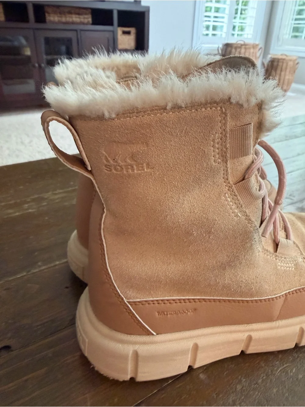 Sorel Kids Explorer III waterproof boots size 3 (runs big)